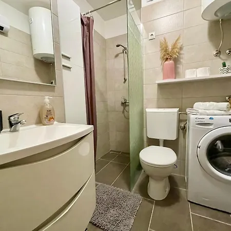 Masha With Free Parking Pula